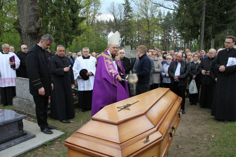 W parafii w Rudce odbyły się uroczystości pogrzebowe śp. ks. Zenona Bobla
